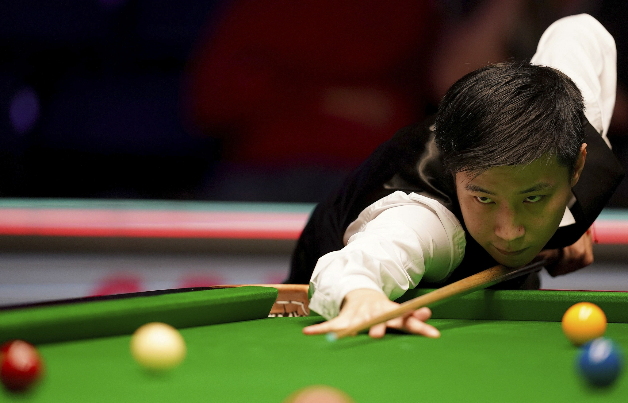 满镶嵌的戒 满镶嵌的戒