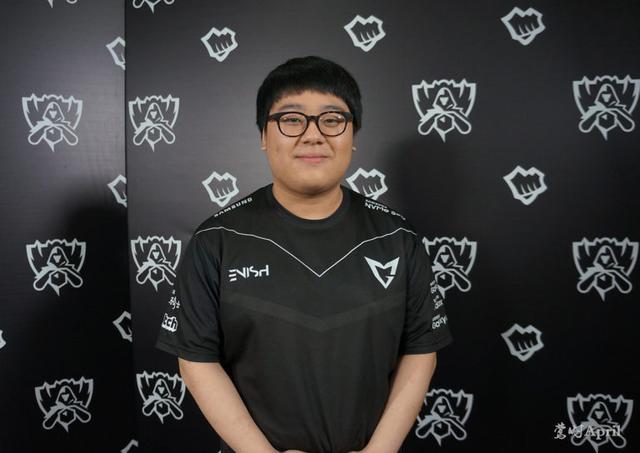 这一脚并不 这一脚并不